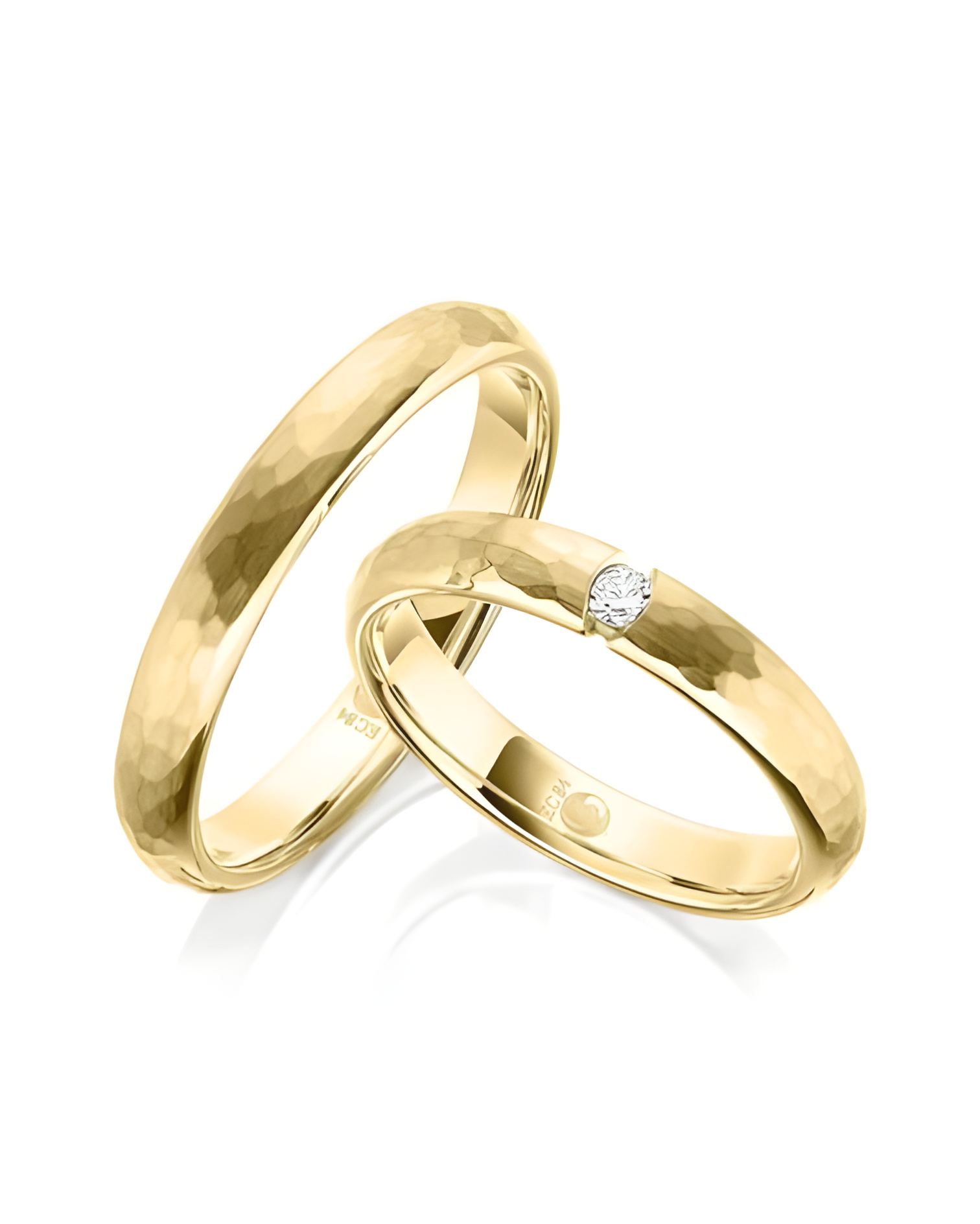 Alianzas de boda de oro con acabado golpeteado mate y un diamante - Alianzas de boda - 


