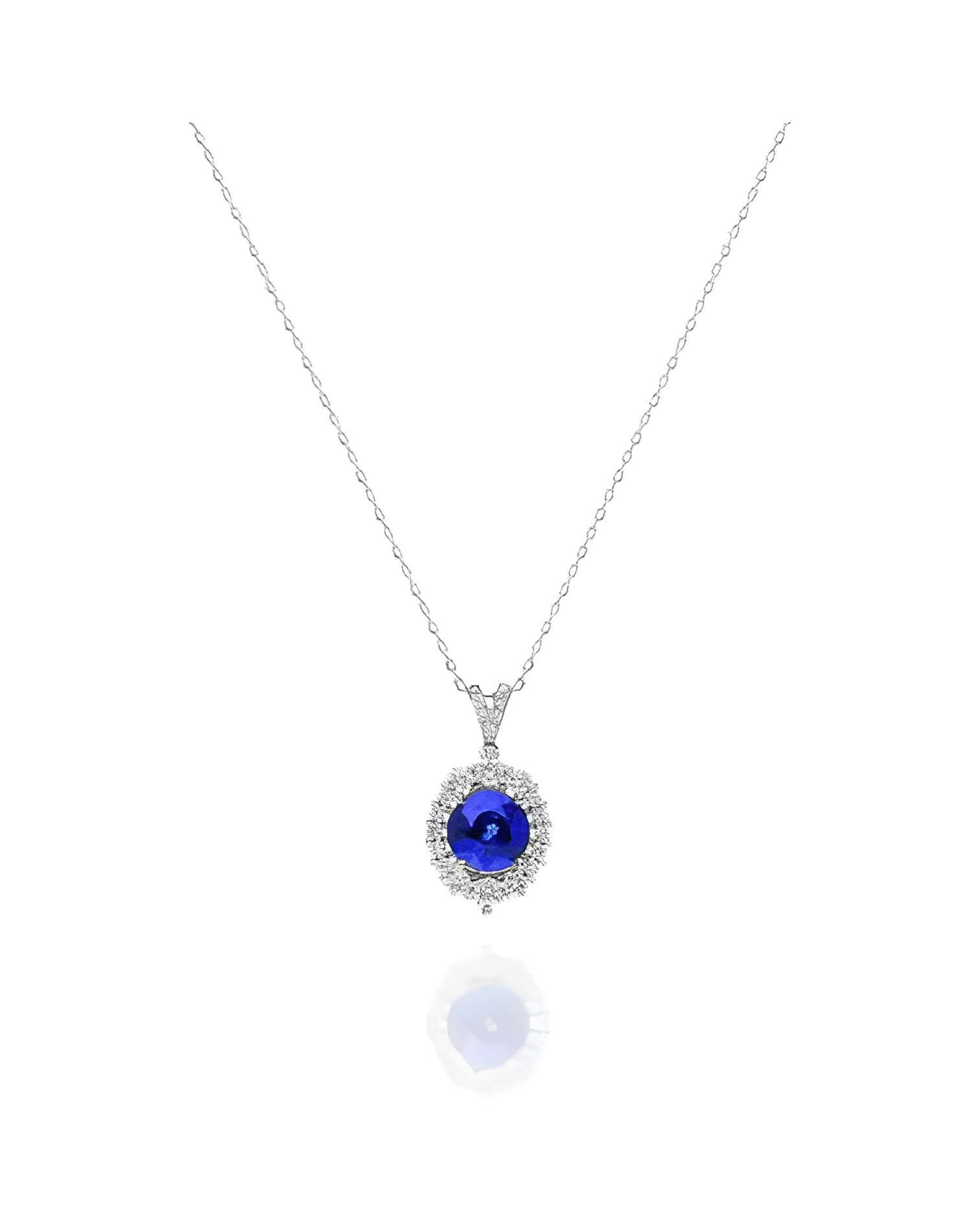 Gold necklace with diamonds and sapphires in Barcelona | Staring