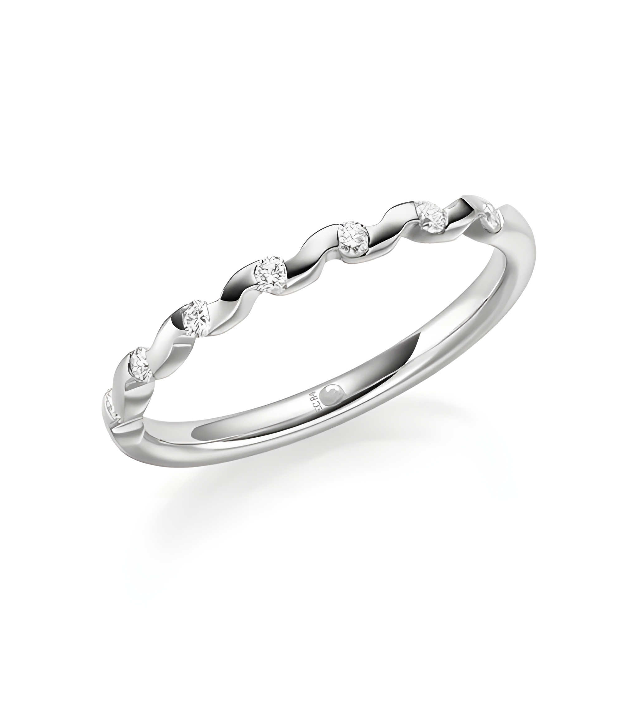 Anillo con media corona de diamantes en oro blanco para la pedida