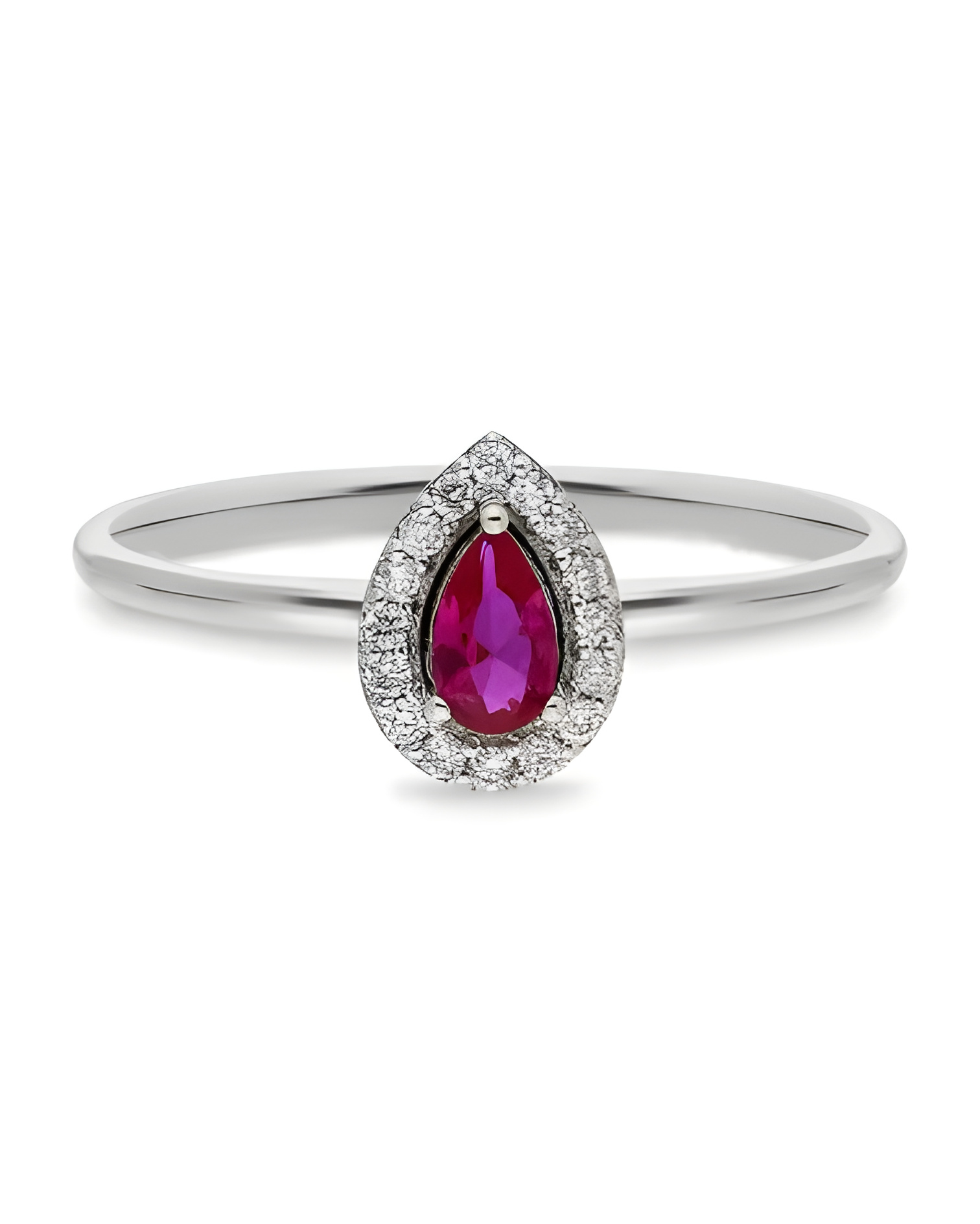 Sortija de oro con un zafiro y diamantes alrededor | Staring