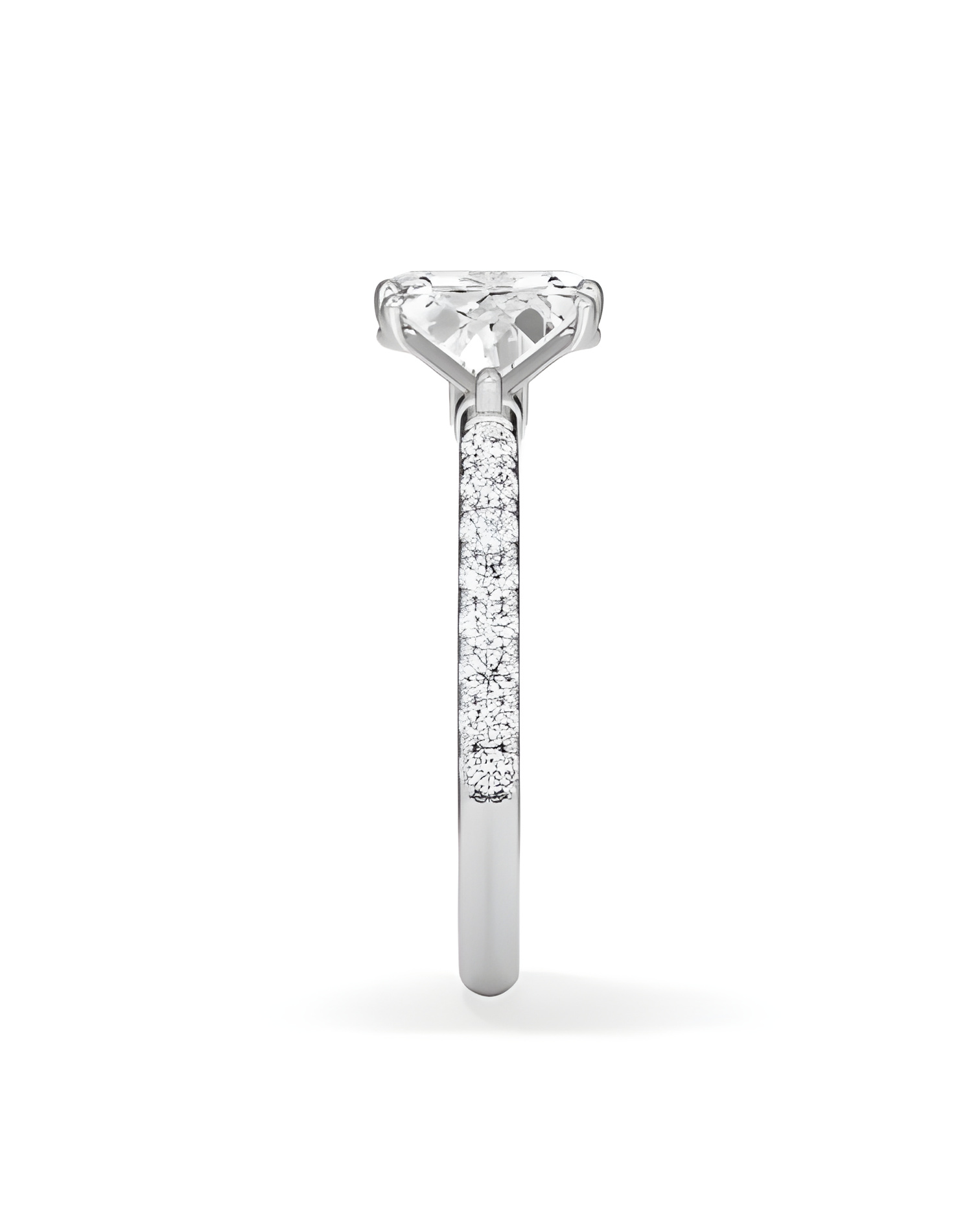 Anillo de pedidad en oro blanco o platino con distintos cortes de diamante | Staring