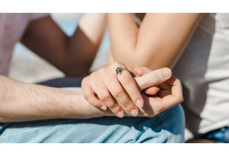 Cuánto vale un anillo de compromiso / alianza de boda